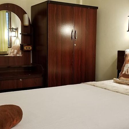 Siriwan Guesthouse Чиангмай Экстерьер фото
