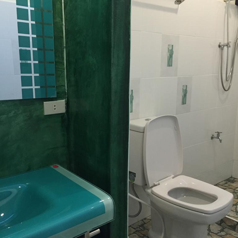 Siriwan Guesthouse Чиангмай Номер фото