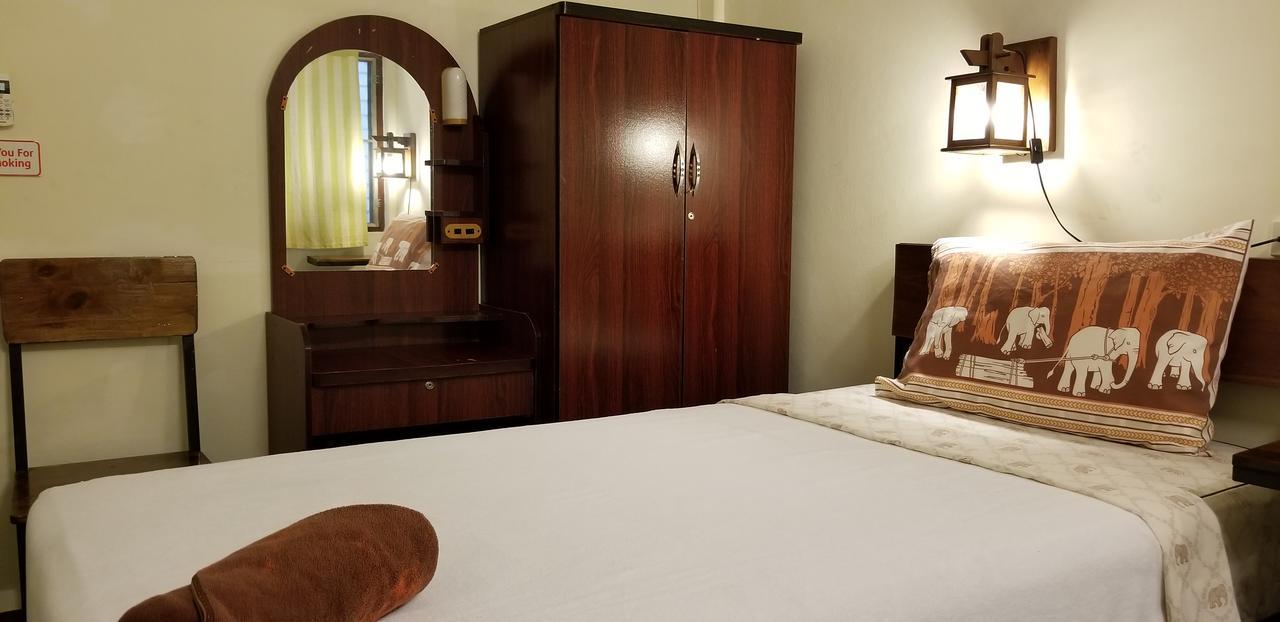 Siriwan Guesthouse Чиангмай Экстерьер фото