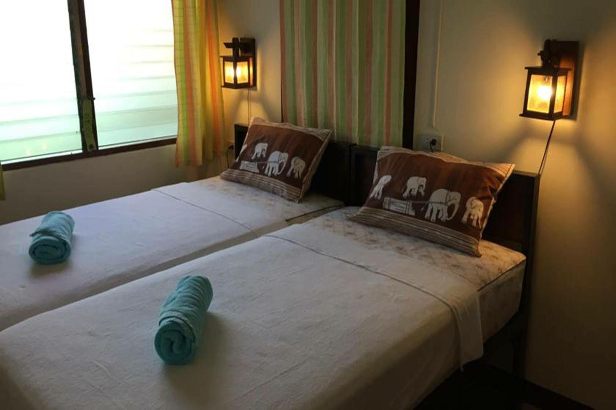 Siriwan Guesthouse Чиангмай Экстерьер фото