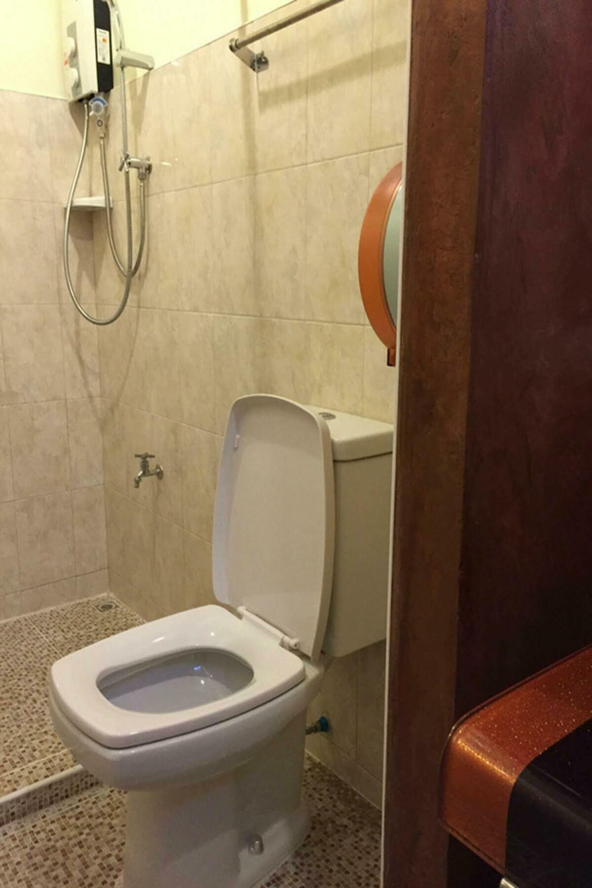 Siriwan Guesthouse Чиангмай Экстерьер фото