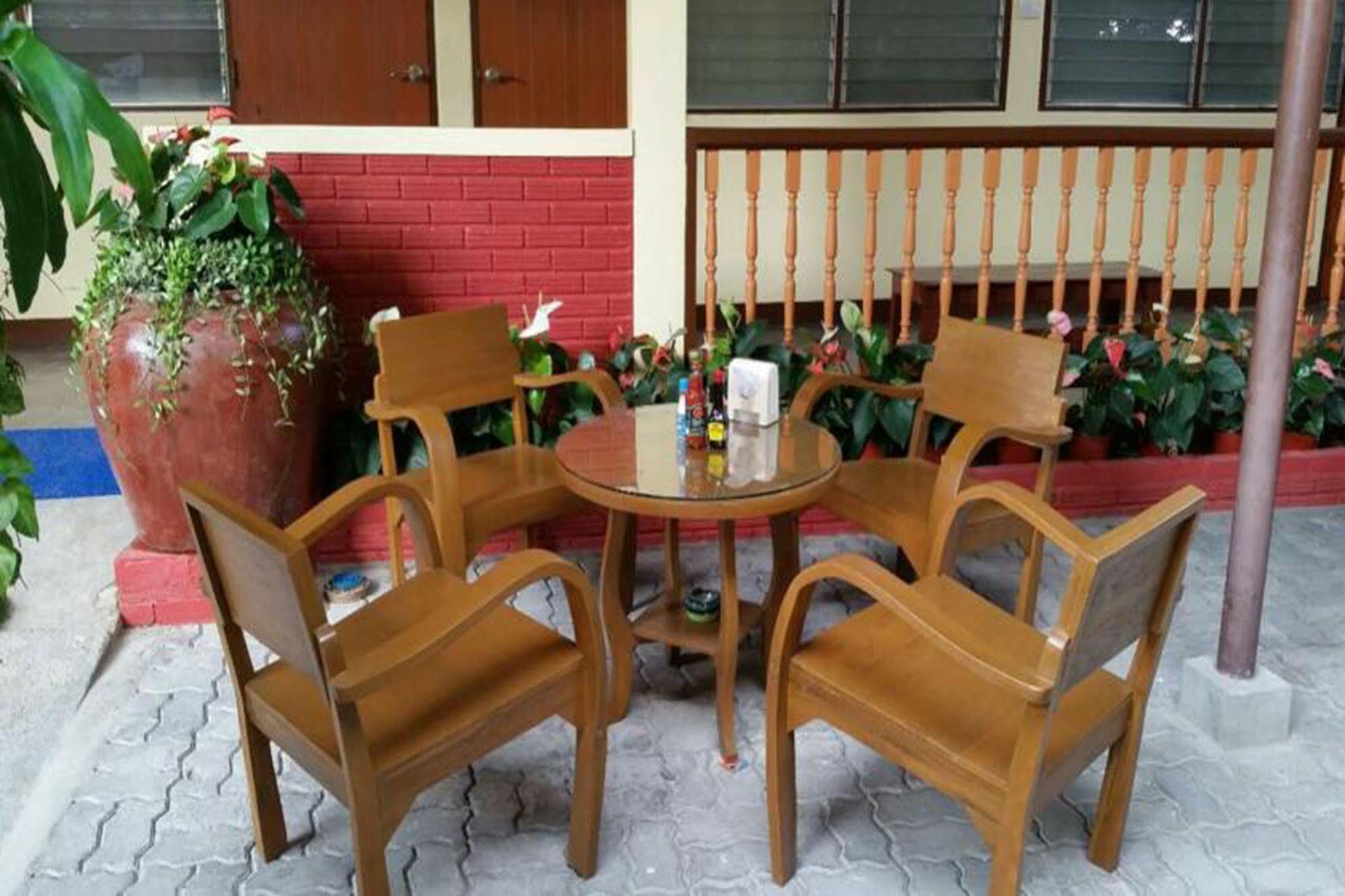 Siriwan Guesthouse Чиангмай Экстерьер фото